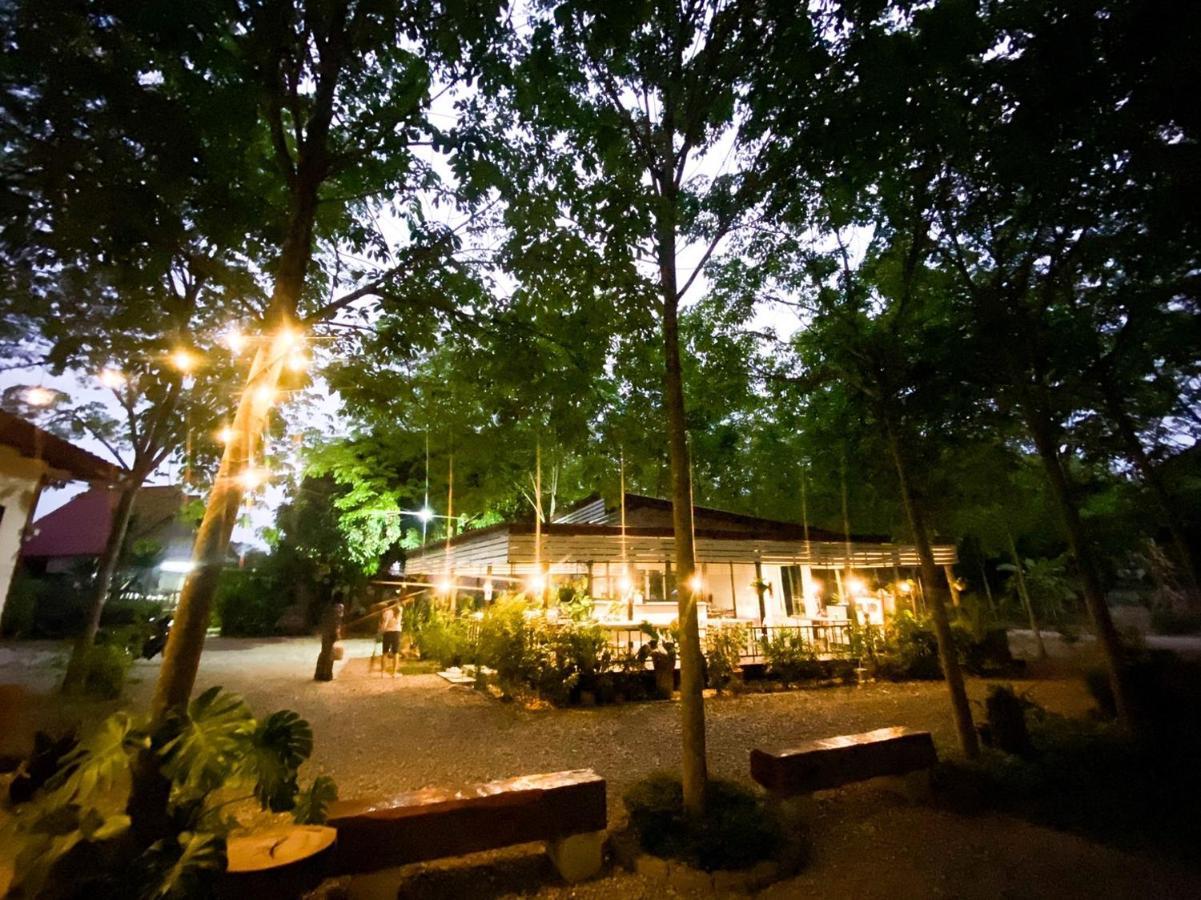 Sameikei Homestay Phrae Bagian luar foto